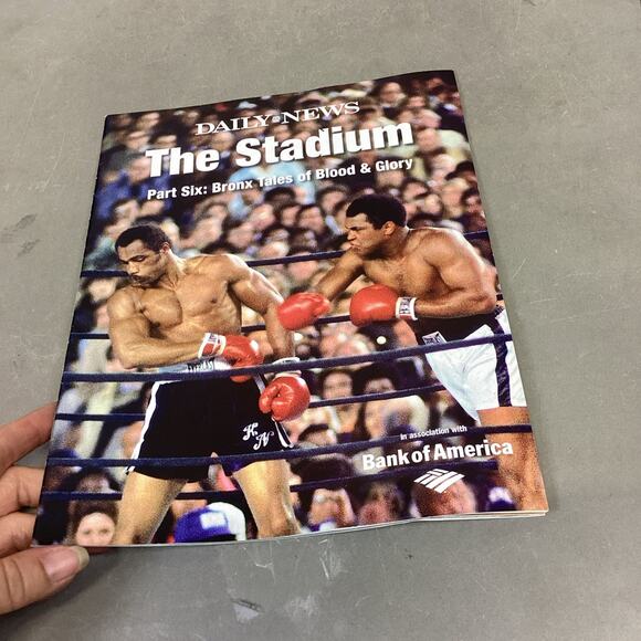 Lot Of 6 Sports Catalogs/Magazines - Bulls, Cubs, Boxing, Hockey, Football - Picture 12 of 15